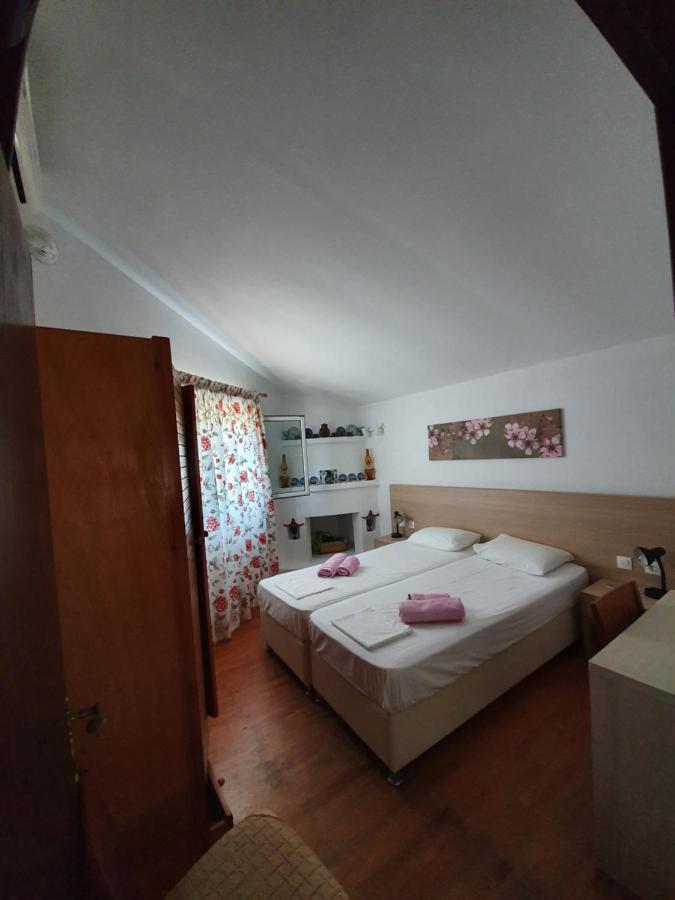 Dionisos Studios And Apts Skiathos Koukounaries Bagian luar foto