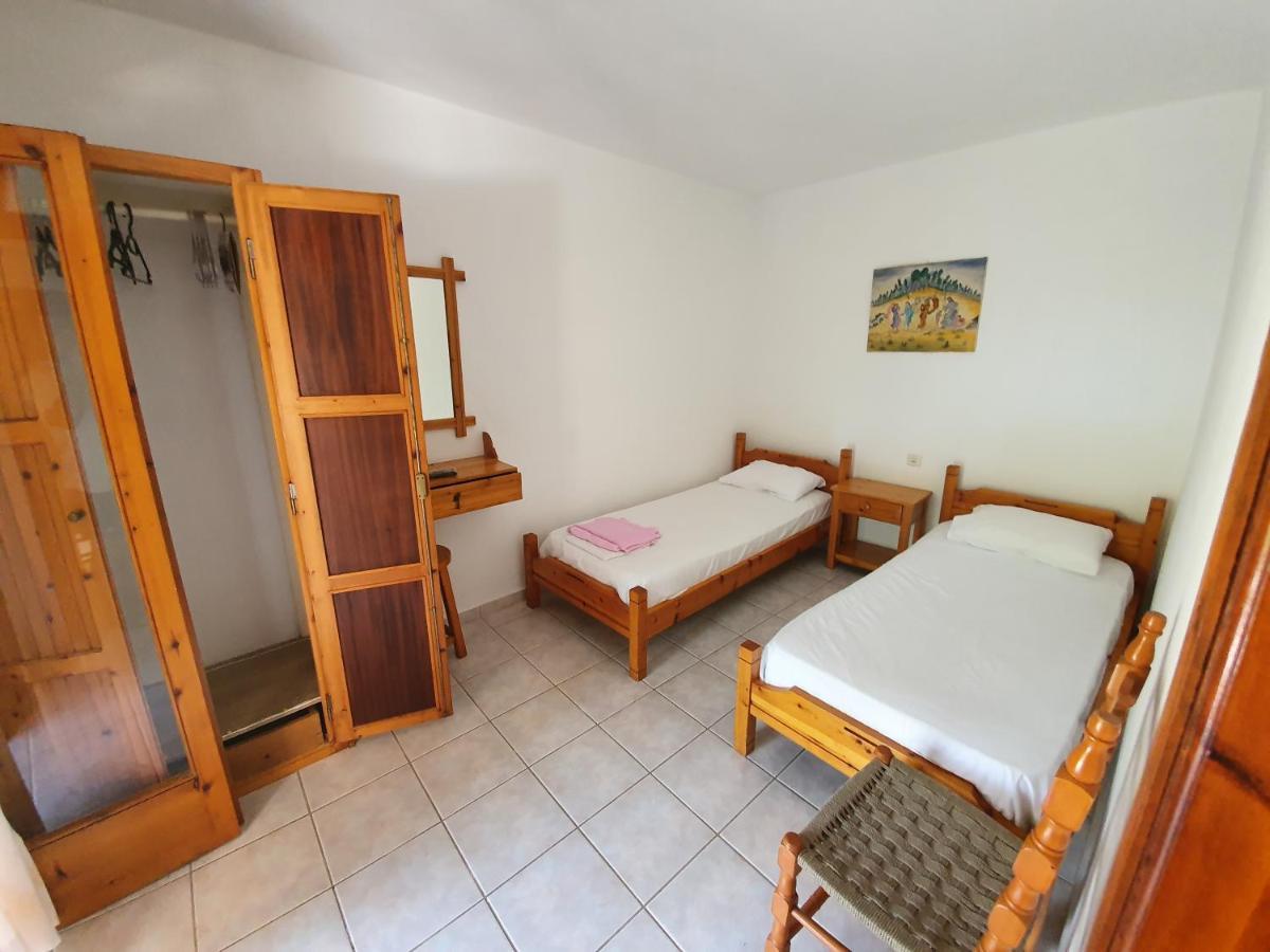 Dionisos Studios And Apts Skiathos Koukounaries Bagian luar foto