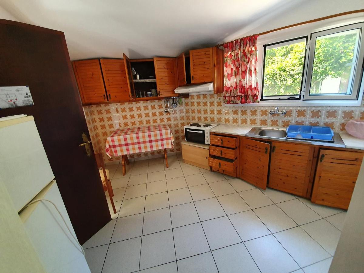 Dionisos Studios And Apts Skiathos Koukounaries Bagian luar foto
