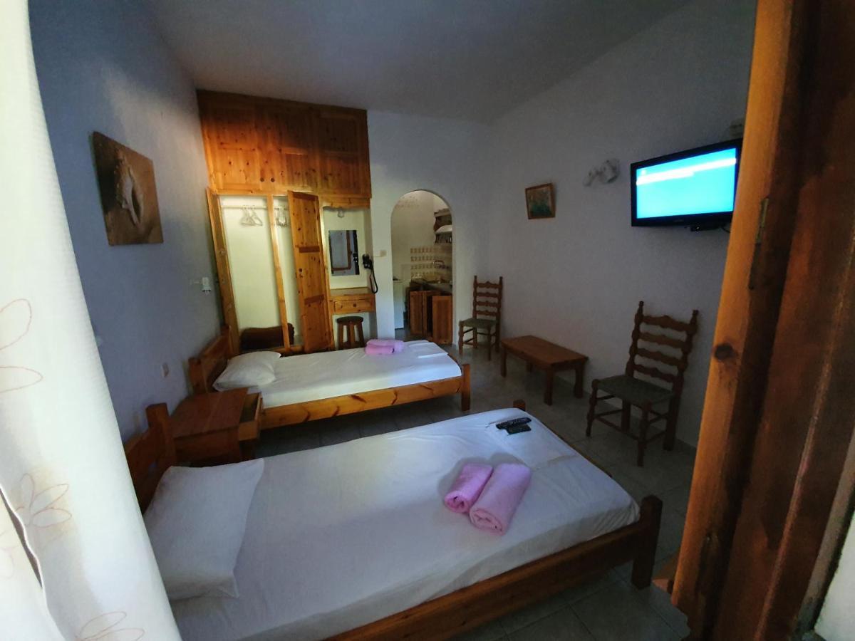Dionisos Studios And Apts Skiathos Koukounaries Bagian luar foto