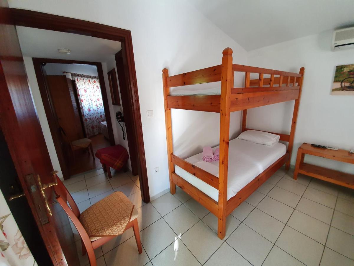 Dionisos Studios And Apts Skiathos Koukounaries Bagian luar foto