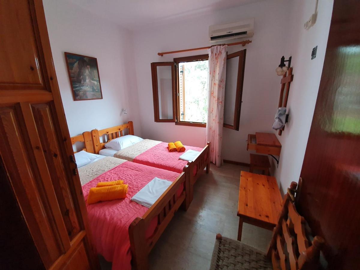 Dionisos Studios And Apts Skiathos Koukounaries Bagian luar foto