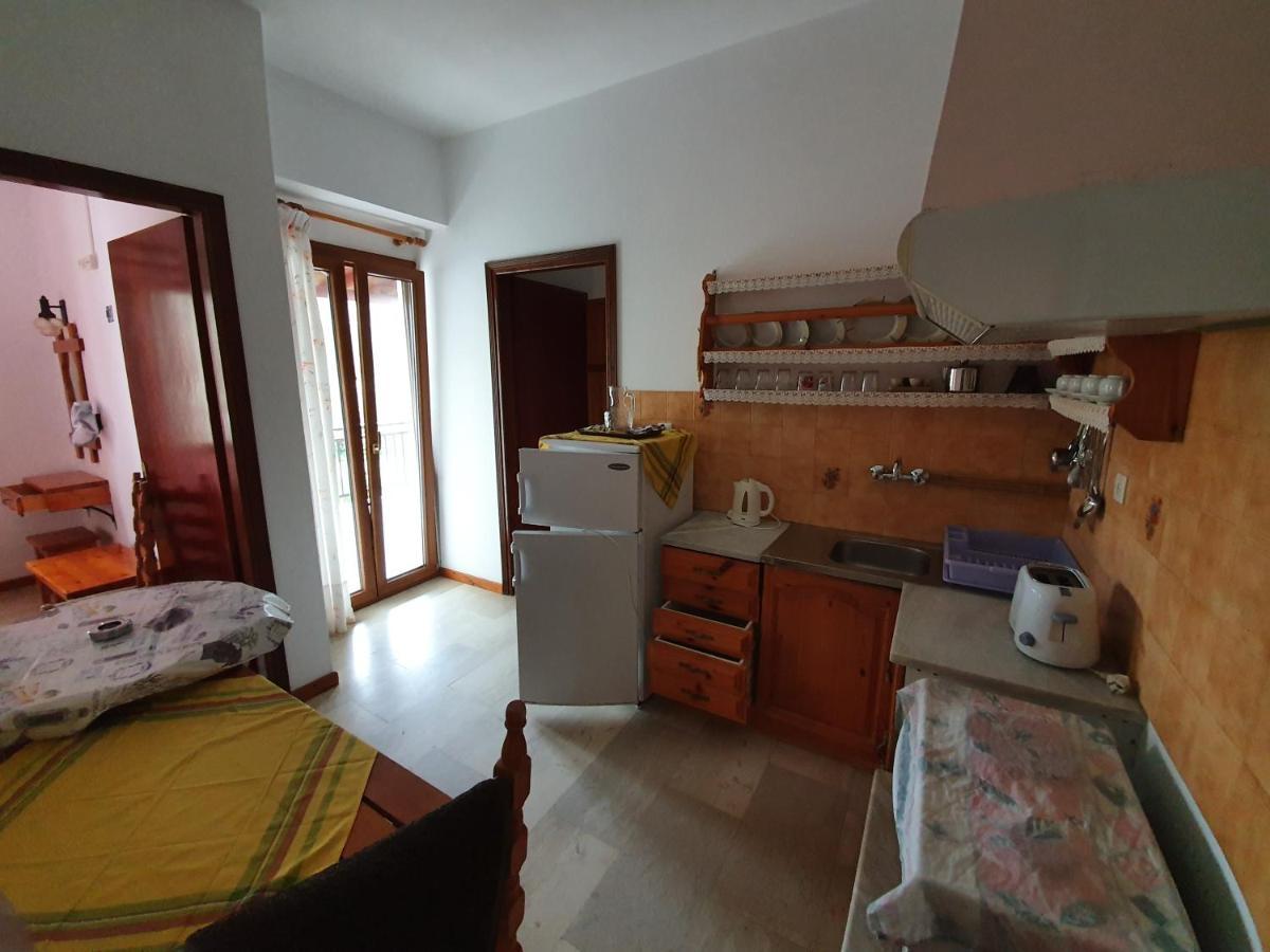 Dionisos Studios And Apts Skiathos Koukounaries Bagian luar foto